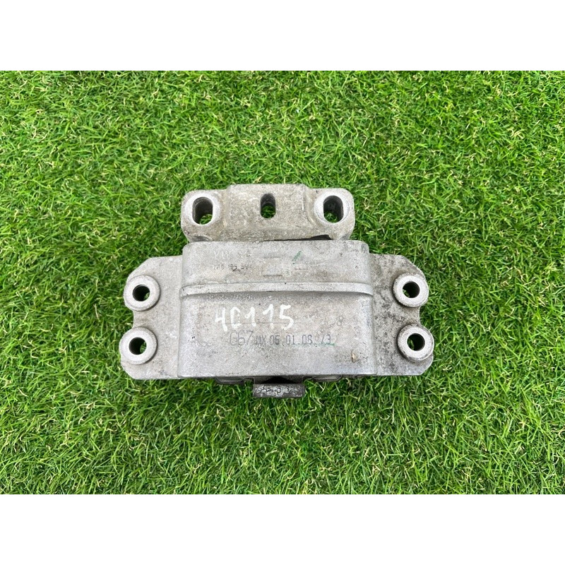 Подушка двигателя (двигатель и элементы) Volkswagen Golf 1K 2.5 1k0199555aa