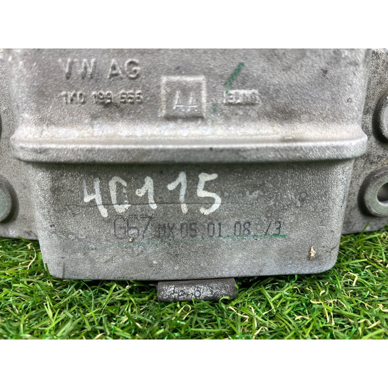 Подушка двигателя (двигатель и элементы) Volkswagen Golf 1K 2.5 1k0199555aa