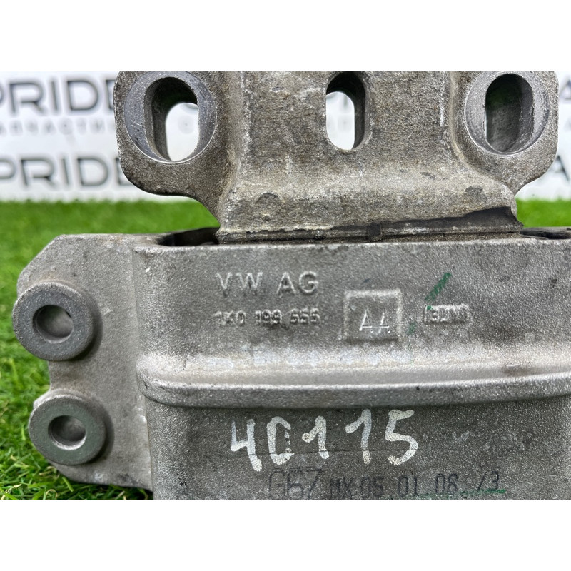 Подушка двигателя (двигатель и элементы) Volkswagen Golf 1K 2.5 1k0199555aa