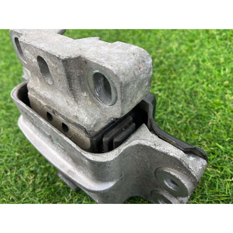 Подушка двигателя (двигатель и элементы) Volkswagen Golf 1K 2.5 1k0199555aa