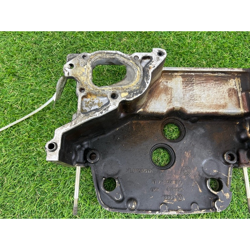 Передня кришка двигуна (двигун та елементи) Volkswagen Touareg 7L 2004 3.2 066109147d