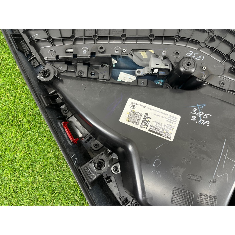 Дверная карта (салон) AUDI Q5 FY 2018 2.0 TFSI DAYB 80A867304LWFA