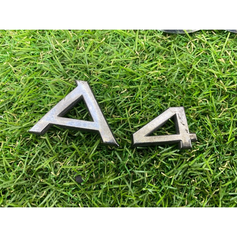 Комплект эмблем (кузов и элементы) AUDI A4 B8 2012 2.0 TFSI 8T0853742B2ZZ