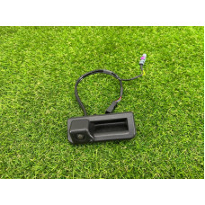 Кнопка открывания крышки багажника