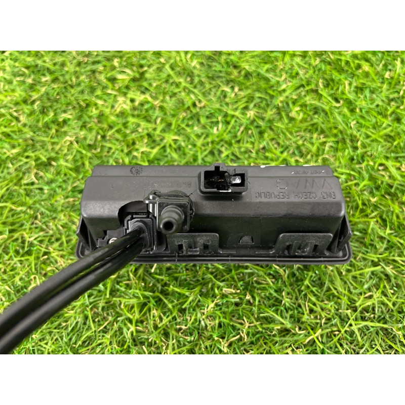 Кнопка открывания крышки багажника (электрика / кнопки) AUDI Q5 FY 2018 2.0 TFSI DAYB 8W8827566E