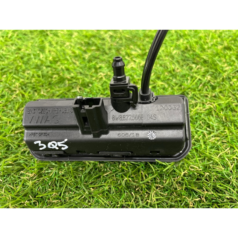 Кнопка открывания крышки багажника (электрика / кнопки) AUDI Q5 FY 2018 2.0 TFSI DAYB 8W8827566E