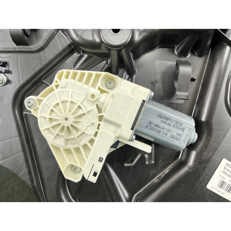 Механізм склопідйомника з мотором (кузов і елементи) Volkswagen Touareg NF 2011 3.0 CASA 7P6837462B