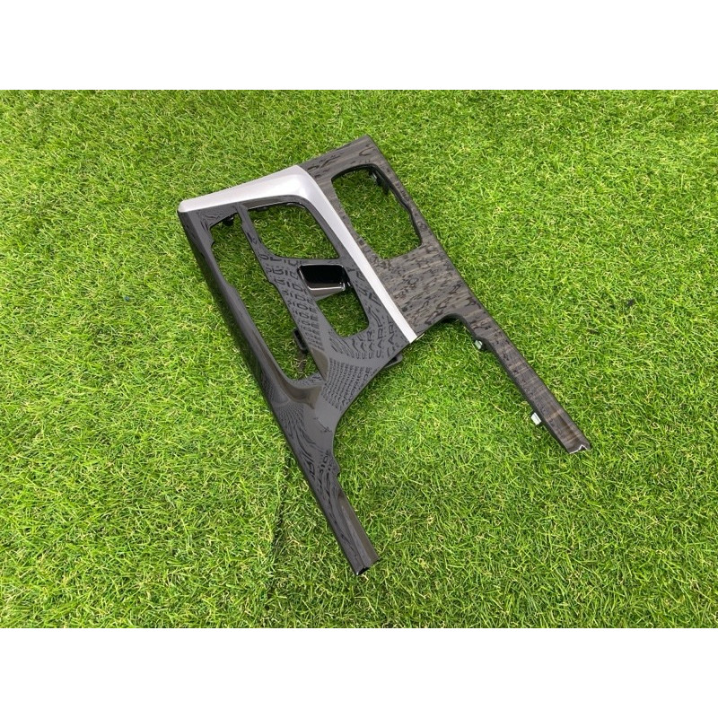 Декоративная накладка центральной консоли (салон) BMW 5-series G30 2017 2.0 B46B20 51169330688