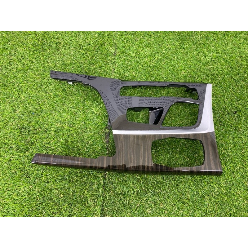 Декоративная накладка центральной консоли (салон) BMW 5-series G30 2017 2.0 B46B20 51169330688