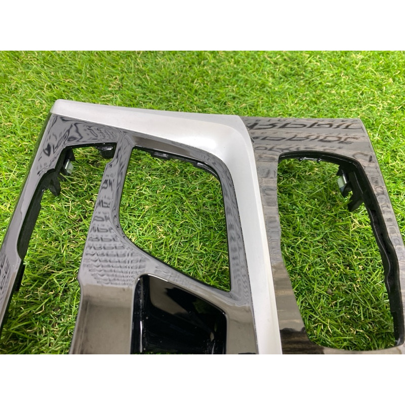 Декоративная накладка центральной консоли (салон) BMW 5-series G30 2017 2.0 B46B20 51169330688