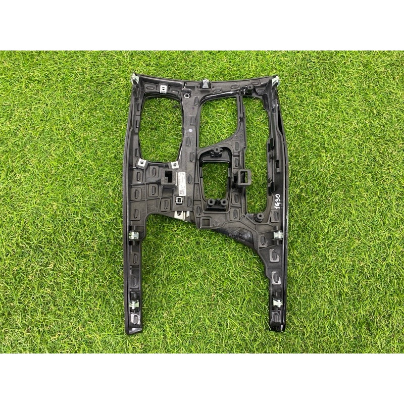 Декоративная накладка центральной консоли (салон) BMW 5-series G30 2017 2.0 B46B20 51169330688