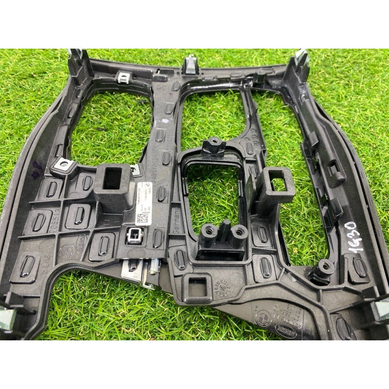 Декоративная накладка центральной консоли (салон) BMW 5-series G30 2017 2.0 B46B20 51169330688