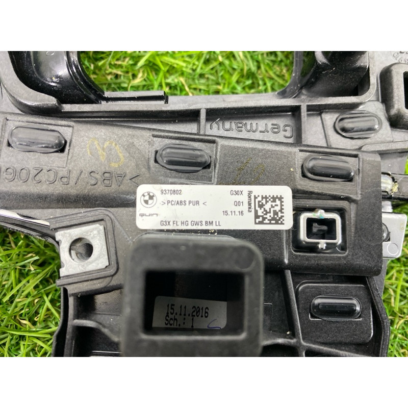 Декоративная накладка центральной консоли (салон) BMW 5-series G30 2017 2.0 B46B20 51169330688