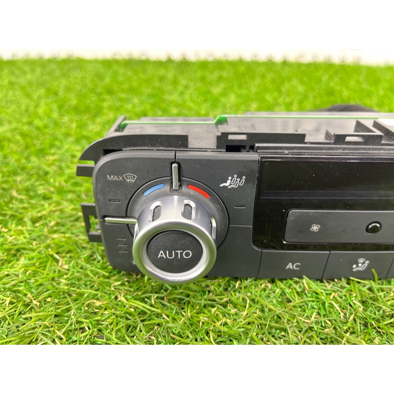 Блок управления климат-контролем (электрика / блоки управления) Volkswagen Touareg NF 2011 3.0 CASA 7P6907040AG