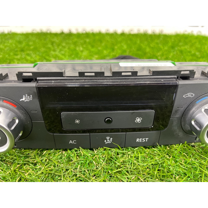 Блок управления климат-контролем (электрика / блоки управления) Volkswagen Touareg NF 2011 3.0 CASA 7P6907040AG