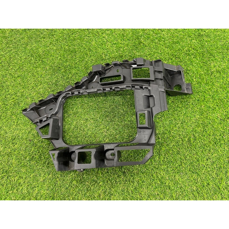 Крепление бампера (кузов и элементы) Volkswagen Touareg NF 2011 3.0 CASA 7P6807375B