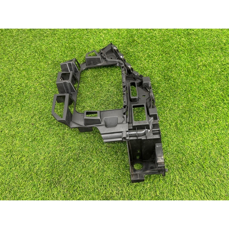 Крепление бампера (кузов и элементы) Volkswagen Touareg NF 2011 3.0 CASA 7P6807375B