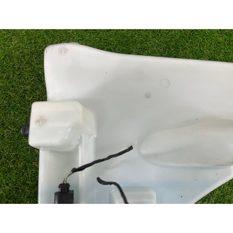 Бачок омывателя (кузов и элементы) Volkswagen Touareg NF 2011 3.0 CASA 7P0955453A