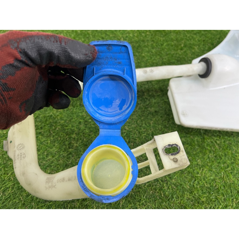 Бачок омывателя (кузов и элементы) Volkswagen Touareg NF 2011 3.0 CASA 7P0955453A