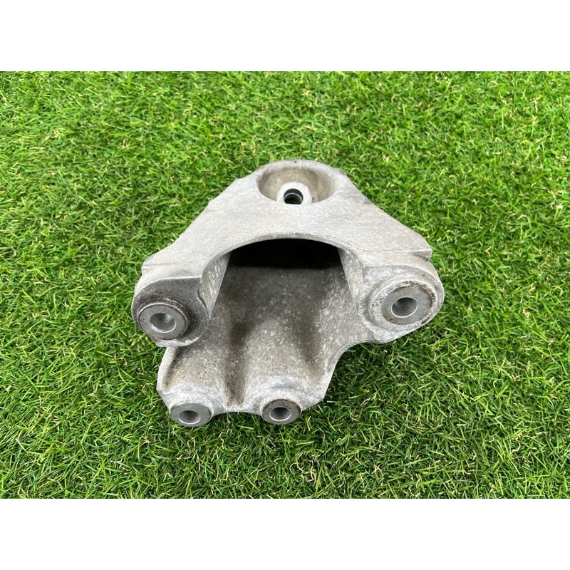 Кронштейн двигателя (кронштейны двигателя) Volkswagen Touareg NF 2011 3.0 CASA 7L6199307A