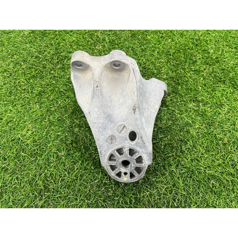 Кронштейн двигателя (кронштейны двигателя) Volkswagen Touareg NF 2011 3.0 CASA 7L6199307A