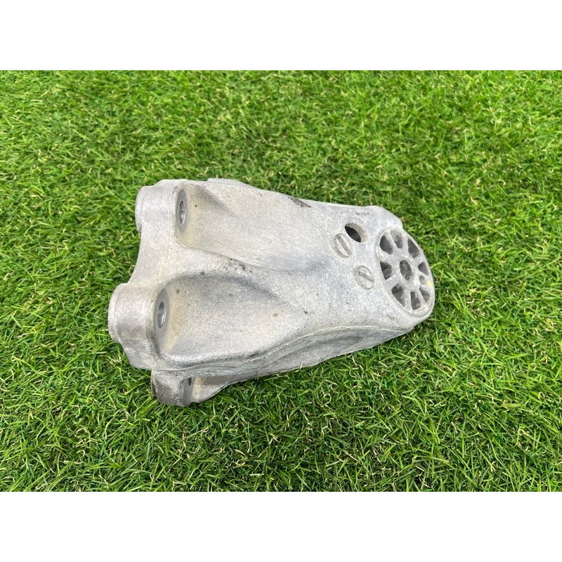 Кронштейн двигателя (кронштейны двигателя) Volkswagen Touareg NF 2011 3.0 CASA 7L6199307A