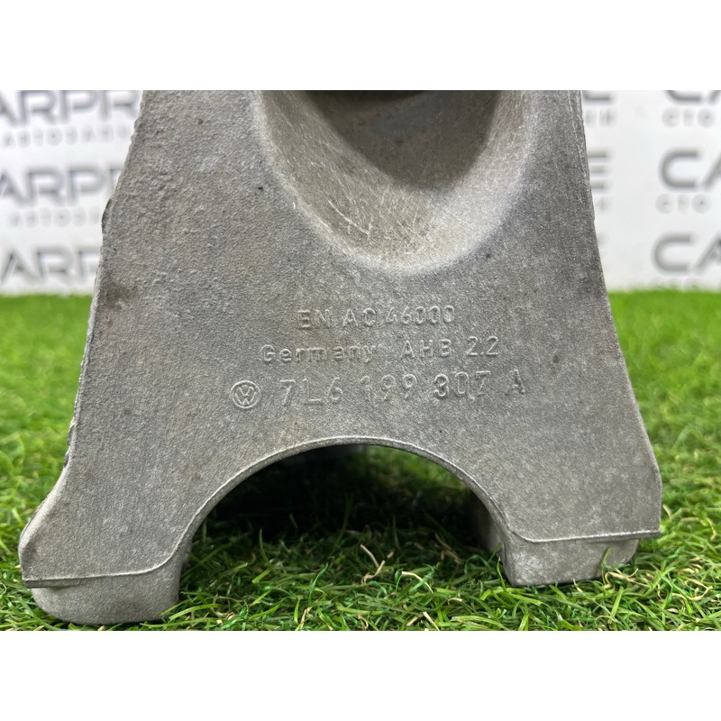 Кронштейн двигателя (кронштейны двигателя) Volkswagen Touareg NF 2011 3.0 CASA 7L6199307A