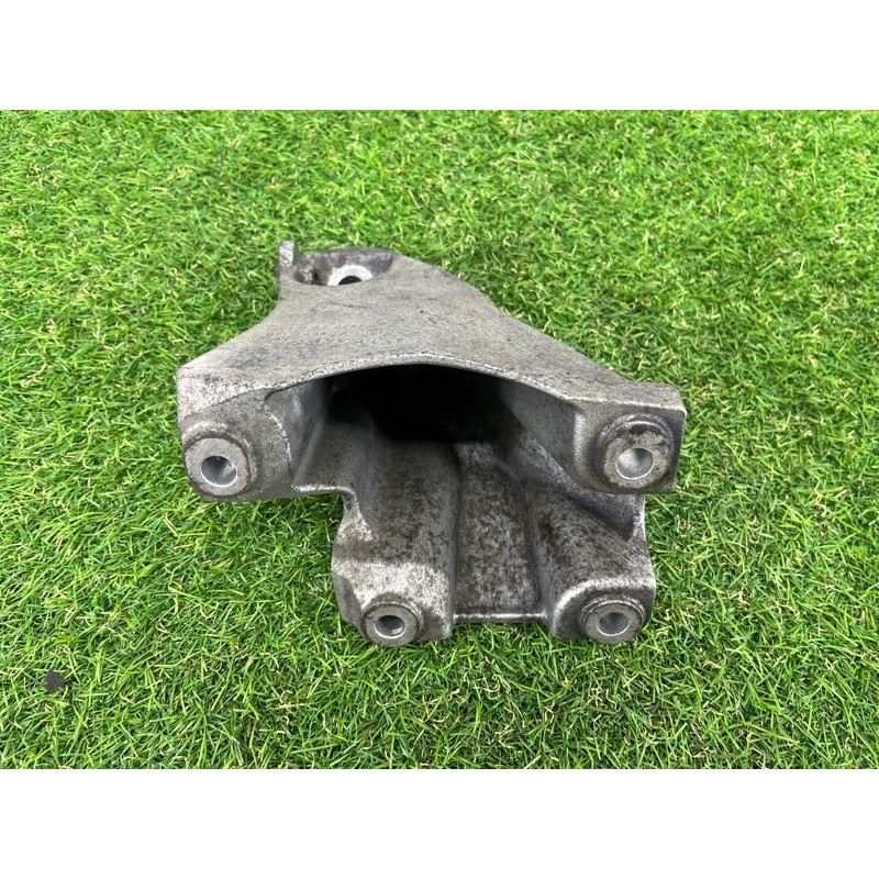 Кронштейн двигателя (кронштейны двигателя) Volkswagen Touareg NF 2011 3.0 CASA 7L6199308D