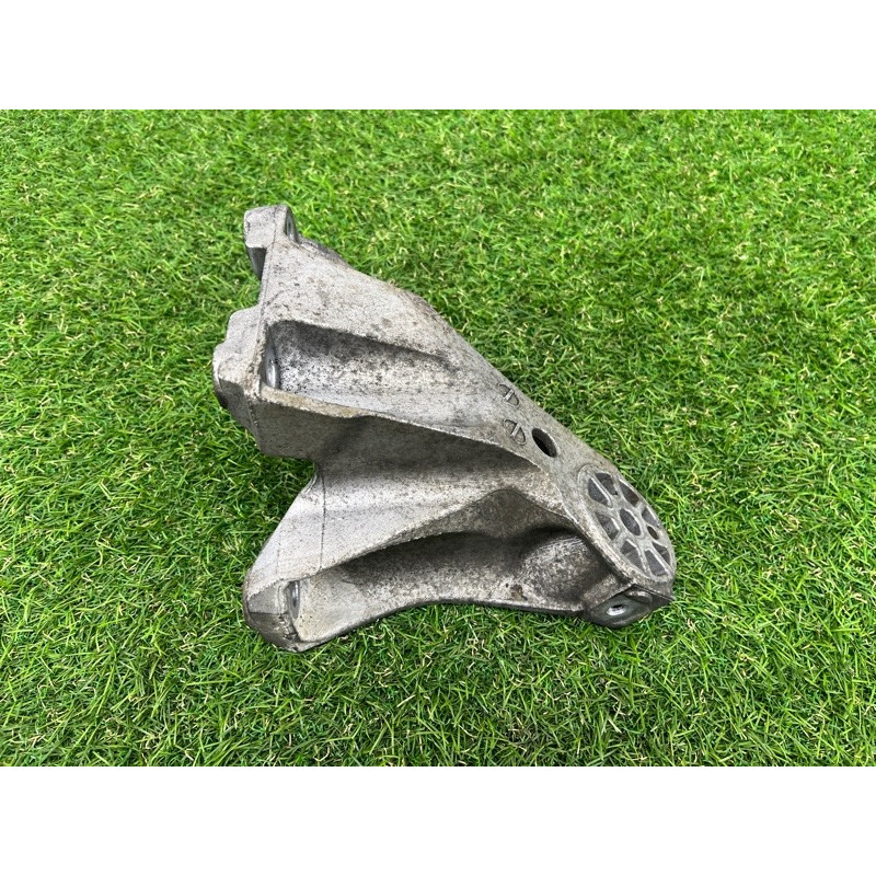 Кронштейн двигателя (кронштейны двигателя) Volkswagen Touareg NF 2011 3.0 CASA 7L6199308D