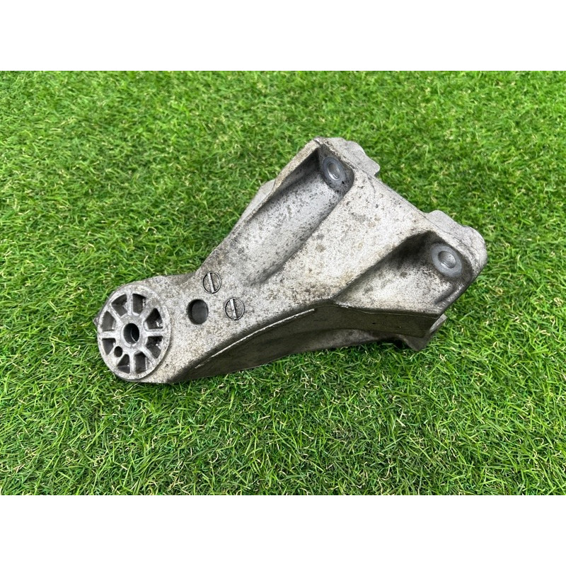 Кронштейн двигателя (кронштейны двигателя) Volkswagen Touareg NF 2011 3.0 CASA 7L6199308D