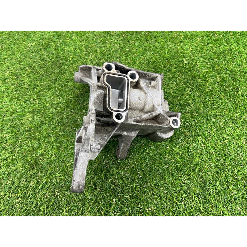 Кронштейн компрессора кондиционера (кронштейны двигателя) Volkswagen Touareg NF 2011 3.0 CASA 059145167AE