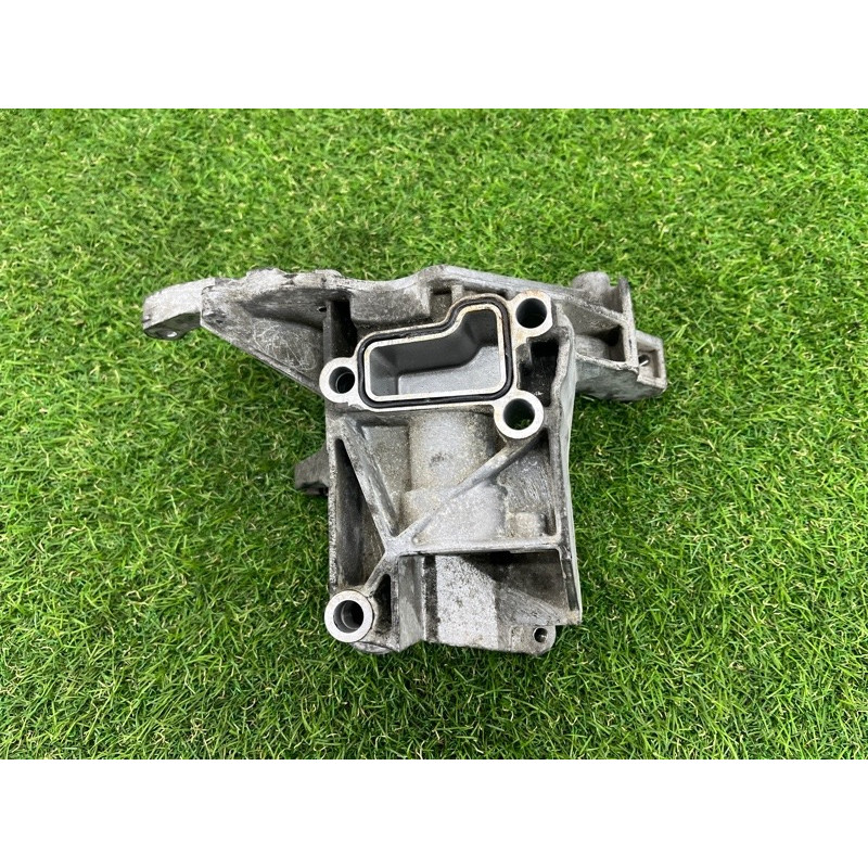 Кронштейн компрессора кондиционера (кронштейны двигателя) Volkswagen Touareg NF 2011 3.0 CASA 059145167AE