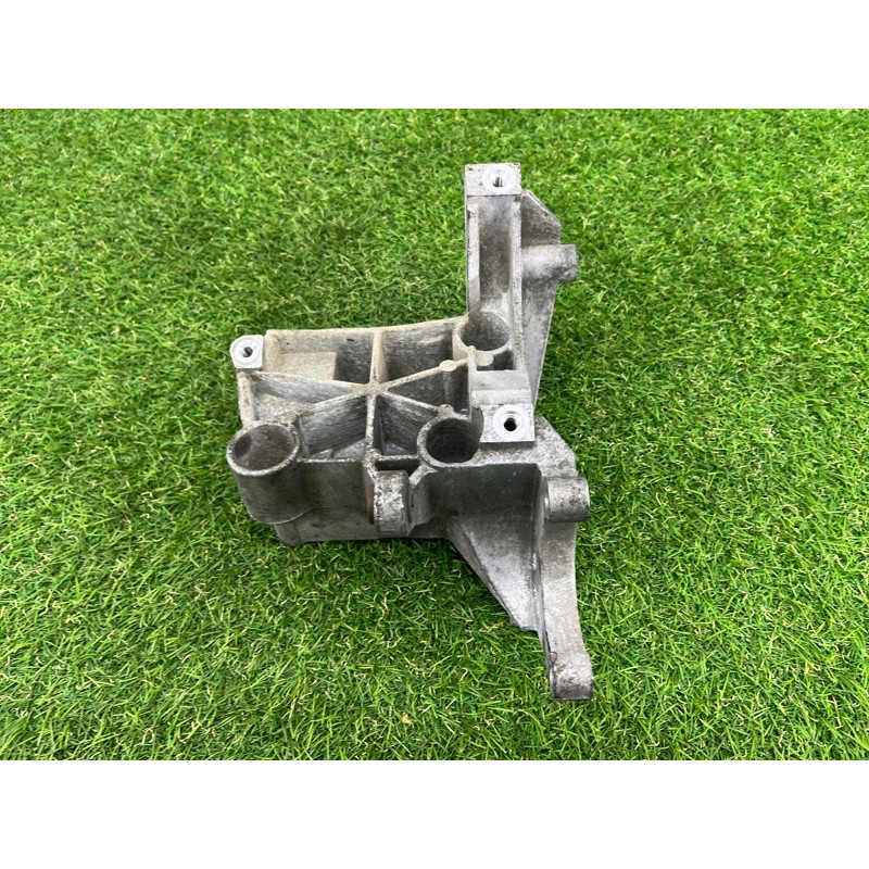 Кронштейн компрессора кондиционера (кронштейны двигателя) Volkswagen Touareg NF 2011 3.0 CASA 059145167AE