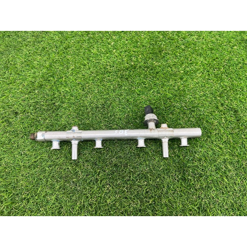 Топливная рампа (топливная система) AUDI Q5 FY 2018 2.0 TFSI DAYB 06K133317AA