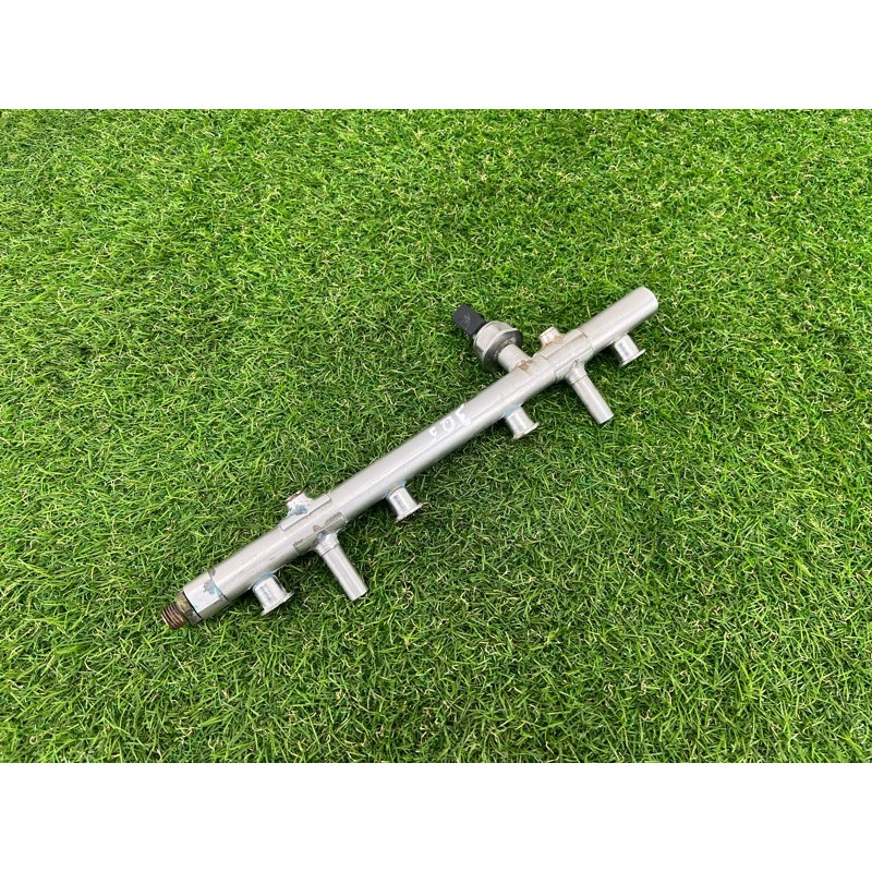 Топливная рампа (топливная система) AUDI Q5 FY 2018 2.0 TFSI DAYB 06K133317AA