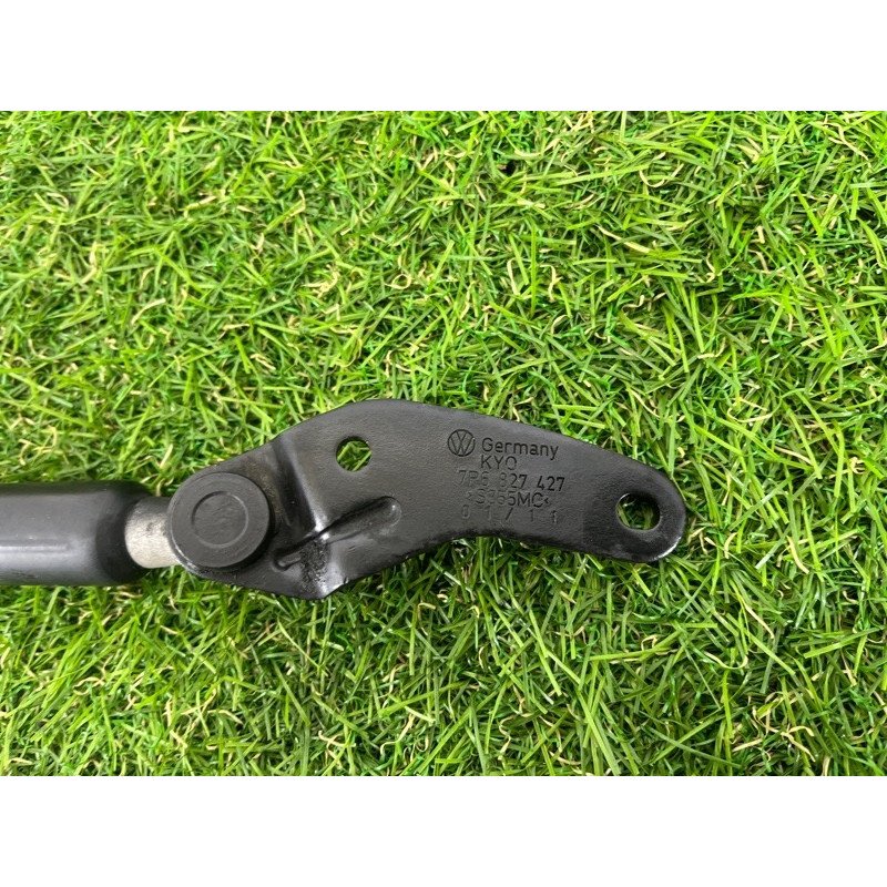 Амортизатор багажника (кузов и элементы) Volkswagen Touareg NF 2011 3.0 CASA 7P6827550