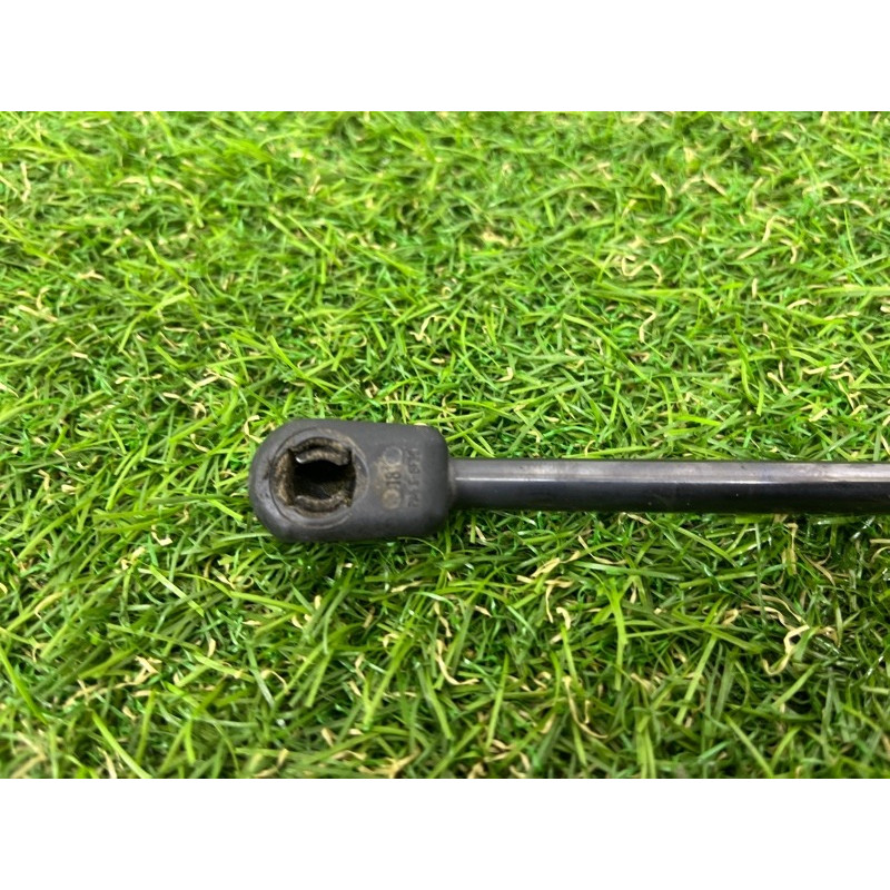 Амортизатор багажника (кузов и элементы) Volkswagen Touareg NF 2011 3.0 CASA 7P6827550