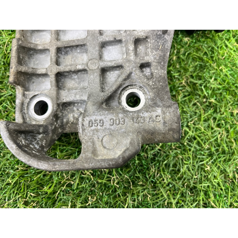 Кронштейн генератора (кронштейны двигателя) Volkswagen Touareg NF 2011 3.0 CASA 059903143AC