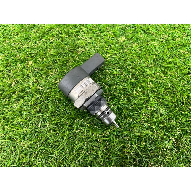 Регулятор давления топлива (топливная система) Volkswagen Touareg NF 2011 3.0 CASA 057130764AB