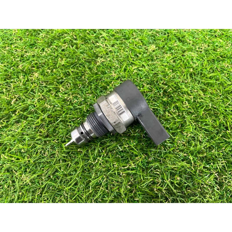 Регулятор давления топлива (топливная система) Volkswagen Touareg NF 2011 3.0 CASA 057130764AB