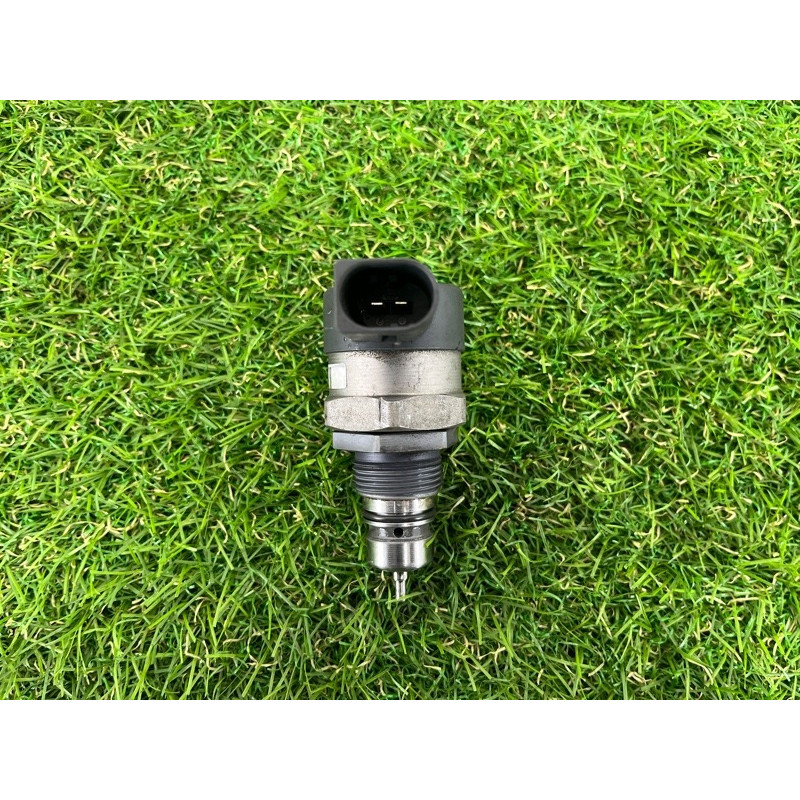 Регулятор давления топлива (топливная система) Volkswagen Touareg NF 2011 3.0 CASA 057130764AB