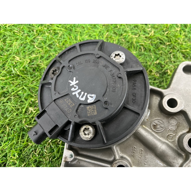 Опорный кронштейн распредвала (двигатель и элементы) AUDI Q5 FY 2018 2.0 TFSI DAYB 06K103144D