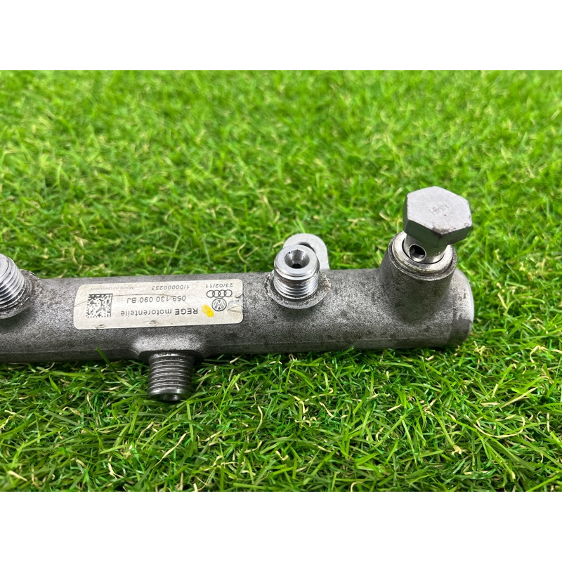 Топливная рампа (топливная система) Volkswagen Touareg NF 2011 3.0 CASA 059130090BJ