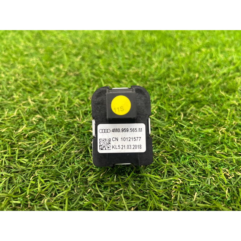 Кнопка регулировки зеркала (электрика / кнопки) AUDI Q7 4M 2018 3.0 TFSi 4M0959565Q