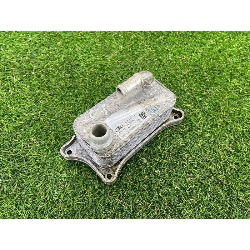 Теплообменник масляного фильтра (двигатель и элементы) AUDI Q7 4M 2018 3.0 TFSi 06E117021M