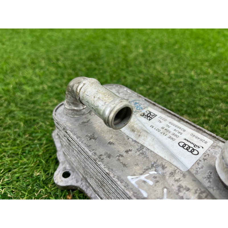 Теплообменник масляного фильтра (двигатель и элементы) AUDI Q7 4M 2018 3.0 TFSi 06E117021M