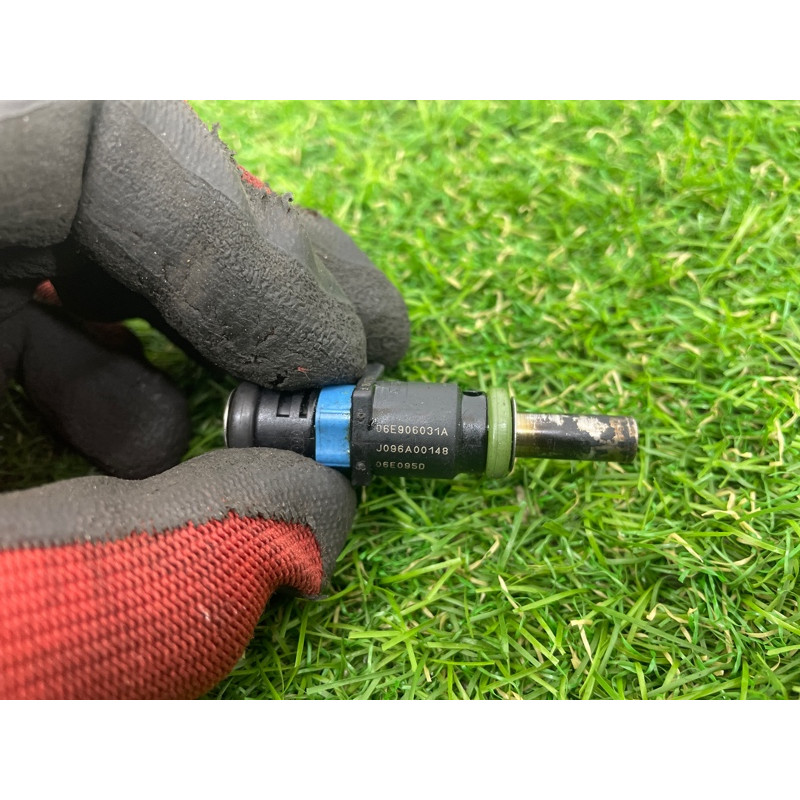 Форсунка топливная (топливная система) AUDI Q7 4M 2018 3.0 TFSi 06E906031A