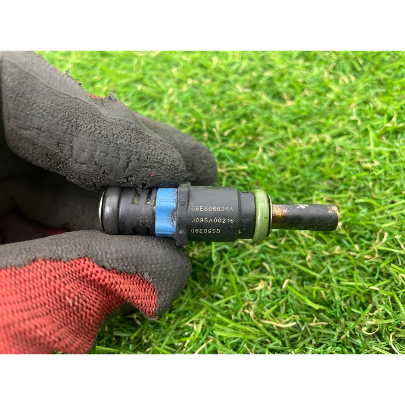 Форсунка топливная (топливная система) AUDI Q7 4M 2018 3.0 TFSi 06E906031A