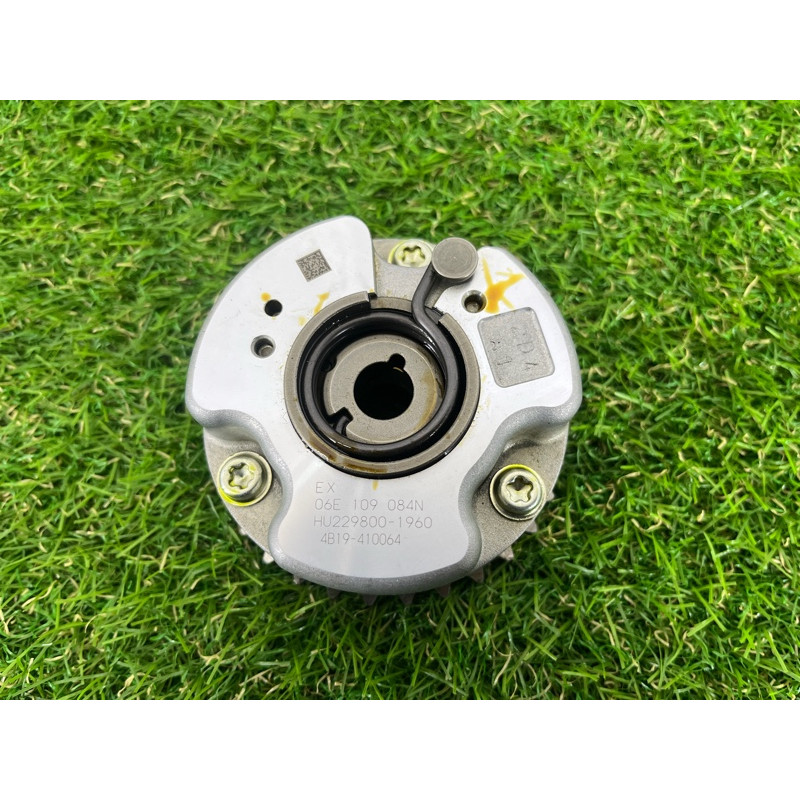 Регулятор фаз газораспределения (двигатель и элементы) AUDI Q7 4M 2018 3.0 TFSi 06E109084N