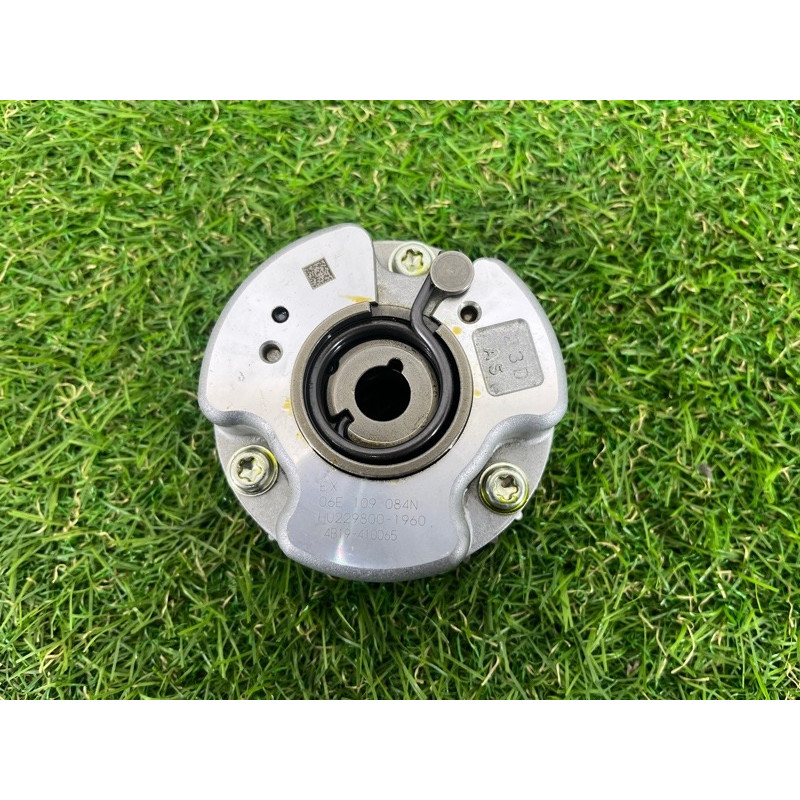 Регулятор фаз газораспределения (двигатель и элементы) AUDI Q7 4M 2018 3.0 TFSi 06E109084N